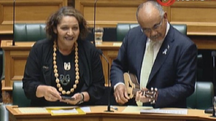 New Zealand politician sings Santa Baby remix in parliament